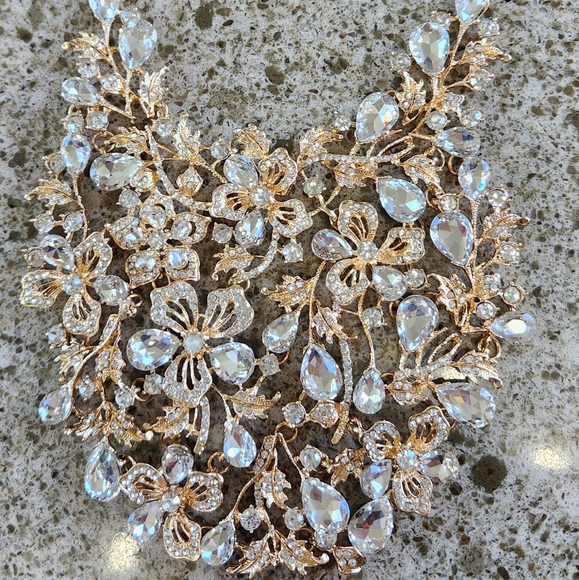 NWT RHINESTONE FLORAL BIB NECKLACE - Picture 11 of 17